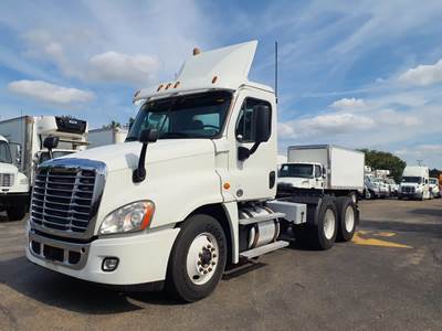 Freightliner Cascadia Day Cab Truck - 450HP, 10 Speed Automatic