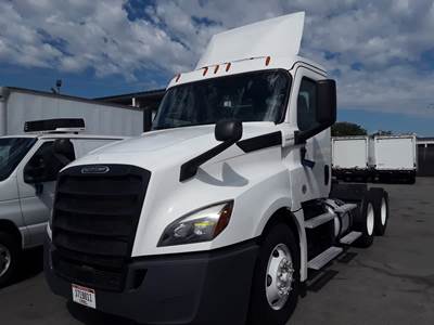 Freightliner Cascadia Day Cab Truck - 450HP, 12 Speed Automatic