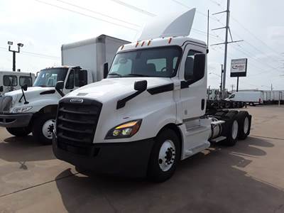 Freightliner Cascadia Day Cab Truck - 450HP, 12 Speed Automatic