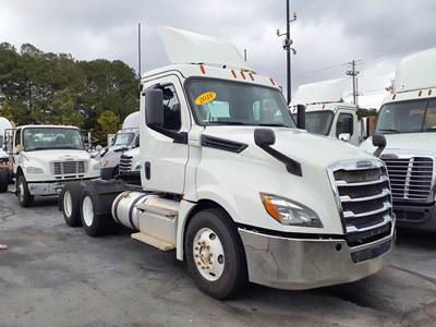 Freightliner Cascadia Day Cab Truck - 450HP, 12 Speed Automatic