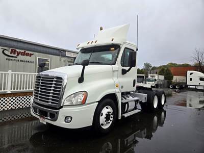 Freightliner Cascadia Day Cab Truck - 450HP, 10 Speed Automatic