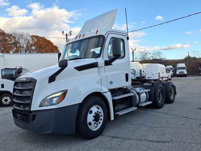 Freightliner Cascadia Day Cab Truck - 450HP, 12 Speed Automatic