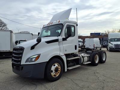 Freightliner Cascadia Day Cab Truck - 450HP, 12 Speed Automatic