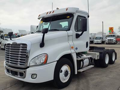 Freightliner Cascadia Day Cab Truck - 450HP, 10 Speed Automatic