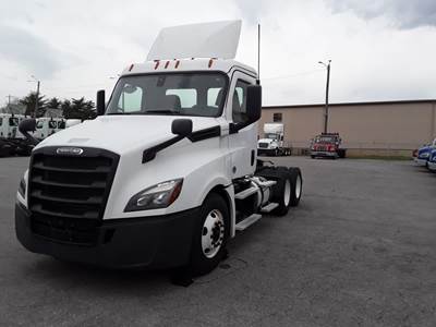 Freightliner Cascadia Day Cab Truck - 370HP, 12 Speed Automatic