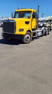 Freightliner Coronado 122 SD Day Cab Truck - 530HP, 18 Speed Automatic