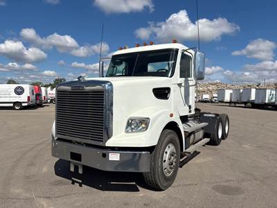 Freightliner Coronado 122 SD Day Cab Truck - 530HP, 18 Speed Automatic