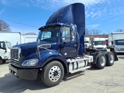 Freightliner M2 112 Day Cab Truck - 450HP, 10 Speed Automatic