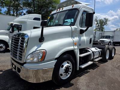 Freightliner M2 112 Day Cab Truck - 450HP, 12 Speed Automatic