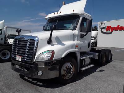 Freightliner Day Cab Truck - 450HP, 10 Speed Automatic
