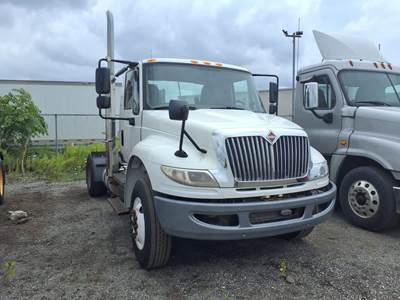 International 4400 Single Axle Day Cab Truck - 350HP, 6 Speed Automatic