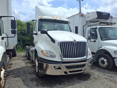 International LT625 Day Cab Truck - 430HP, 10 Speed Automatic