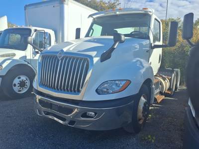 International LT625 Day Cab Truck - 10 Speed Automatic