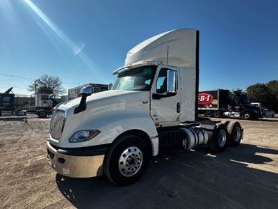 International LT625 Day Cab Truck - 400HP, 10 Speed Automatic