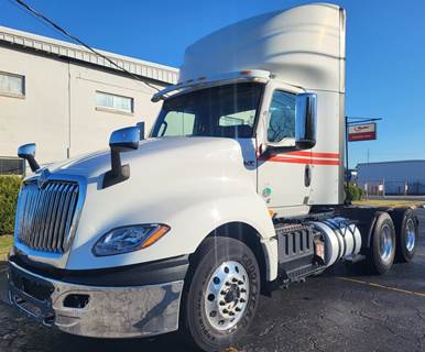 International LT625 Day Cab Truck - 400HP, 10 Speed Automatic