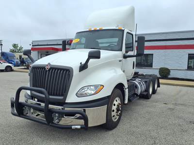 International LT625 Day Cab Truck - 400HP, 10 Speed Automatic