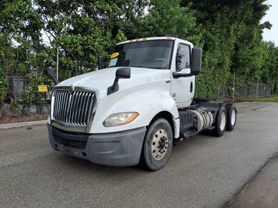 International LT625 Day Cab Truck - 400HP, 10 Speed Manual