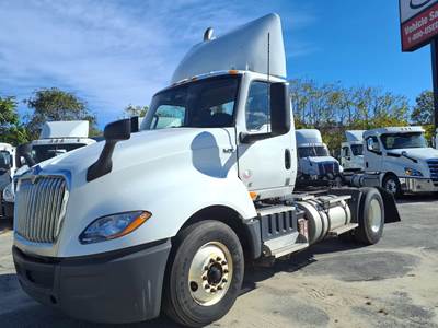 International LT625 DAYCAB S/A Single Axle Day Cab Truck - 400HP, 10 Speed Manual