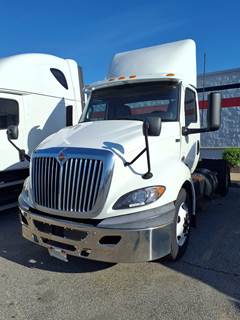 International RH613 Single Axle Day Cab Truck - 10 Speed Automatic