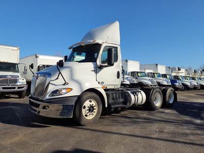 International RH613 Day Cab Truck - 430HP, 10 Speed Automatic