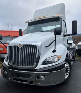International RH613 Single Axle Day Cab Truck - 410HP, 10 Speed Automatic