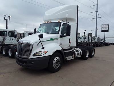 International RH613 Day Cab Truck - 450HP, 10 Speed Automatic