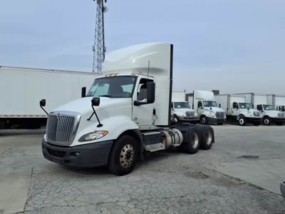 International RH613 Day Cab Truck - 450HP, 10 Speed Automatic