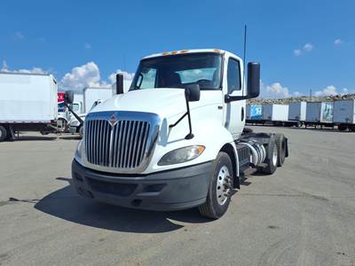 International RH613 Day Cab Truck - 450HP, 10 Speed Automatic