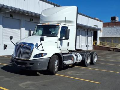 International RH613 Day Cab Truck - 450HP, 10 Speed Automatic