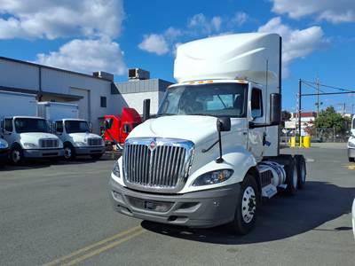 International RH613 Day Cab Truck - 450HP, 10 Speed Automatic
