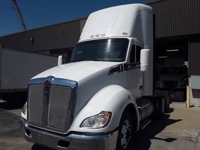 Kenworth T600A Day Cab Truck - 405HP, 10 Speed Manual