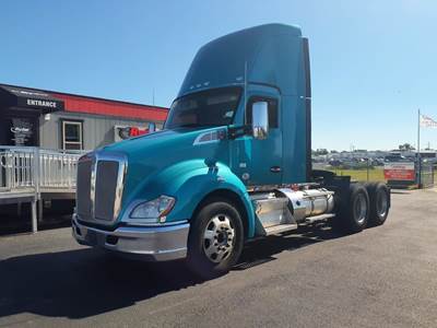 Kenworth T680 Day Cab Truck - 565HP, 18 Speed Manual