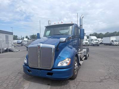 Kenworth T680 Day Cab Truck - 510HP, 10 Speed Manual