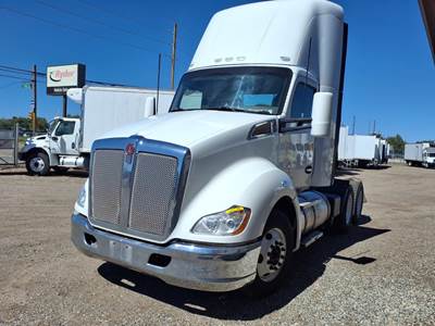 Kenworth T680 Day Cab Truck - 405HP, 10 Speed Manual