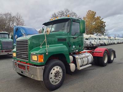 Mack Pinnacle CHU613 Day Cab Truck - 445HP, 12 Speed Automatic