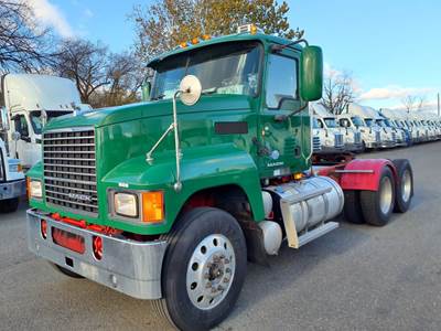 Mack Pinnacle CHU613 Day Cab Truck - 445HP, 12 Speed Automatic