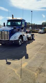Peterbilt 579 Day Cab Truck - 450HP, 10 Speed Manual