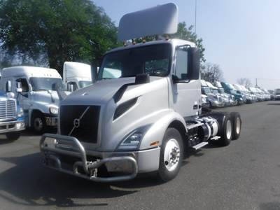 Volvo VNL Day Cab Truck - 12 Speed Automatic