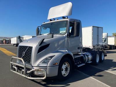 Volvo VNL Day Cab Truck - 455HP, 12 Speed Automatic