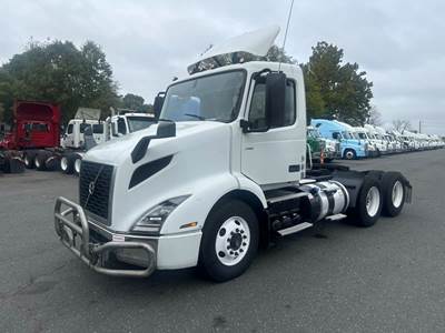 Volvo VNL Day Cab Truck - 405HP, 12 Speed Automatic