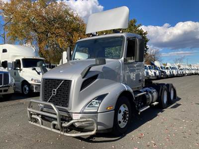 Volvo VNL Day Cab Truck - 455HP, 12 Speed Automatic