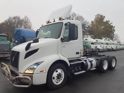 Volvo VNL Day Cab Truck - 405HP, 12 Speed Automatic