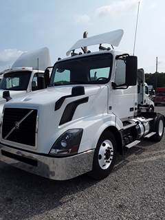 Volvo VNL42T Single Axle Day Cab Truck - 405HP, 10 Speed Manual