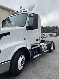 Volvo VNL42T Single Axle Day Cab Truck - 405HP, 10 Speed Manual