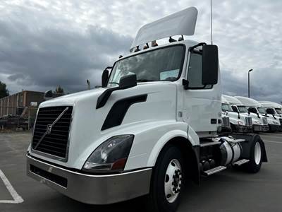 Volvo VNL42T Single Axle Day Cab Truck - 405HP, 12 Speed Automatic