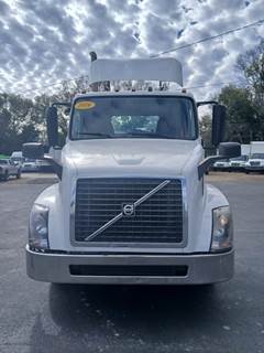 Volvo VNL42T Single Axle Day Cab Truck - 405HP, 10 Speed Manual