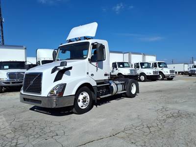 Volvo VNL42T Single Axle Day Cab Truck - 405HP, 12 Speed Automatic