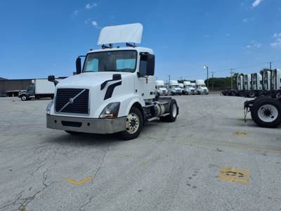 Volvo VNL42T Single Axle Day Cab Truck - 405HP, 12 Speed Automatic