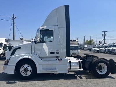 Volvo VNL42T300 Single Axle Day Cab Truck - 405HP, 12 Speed Automatic