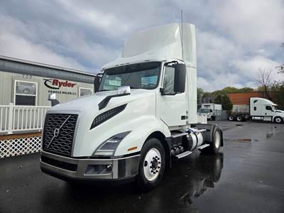 Volvo VNL42T300 Single Axle Day Cab Truck - 425HP, 12 Speed Automatic